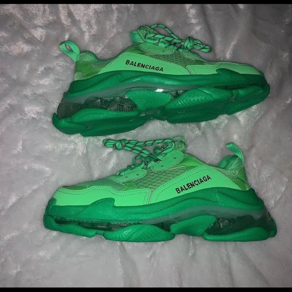Athletic_Shoes